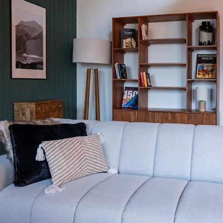 Hidden Retreats Grand Lookout Boutique Chalet Brienzwiler
