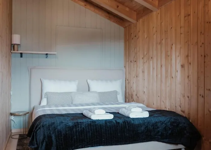 Hidden Retreats Grand Lookout Boutique Chalet *